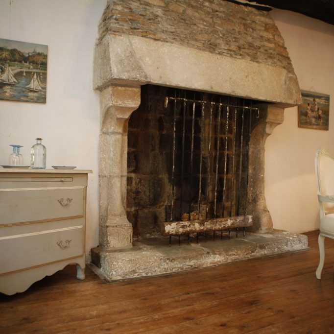 bretagne bed and breakfast fireplace